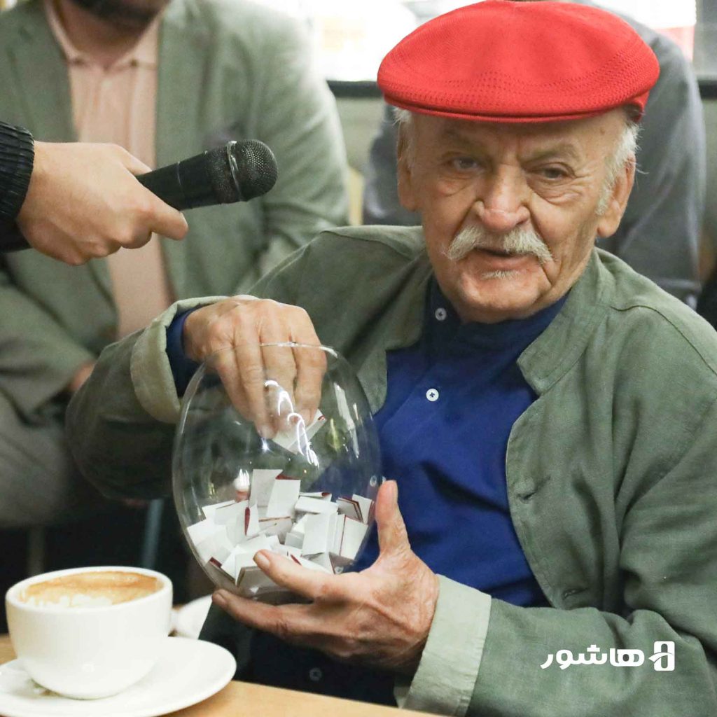 مراسم قرعه‌کشی دو جایزه ویژه فیلم «رُخ»10