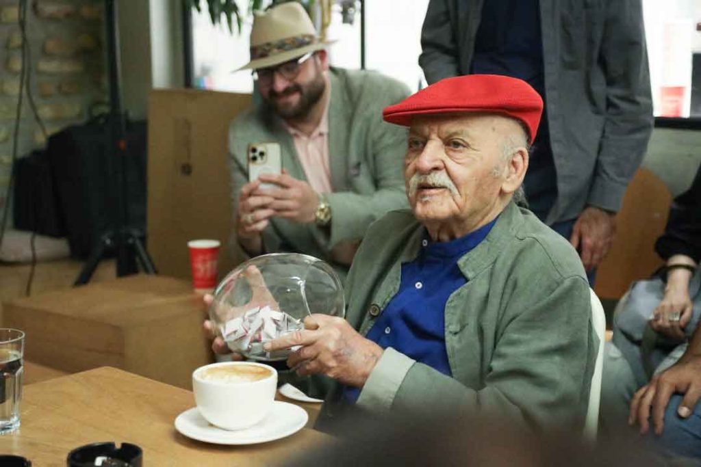 مراسم قرعه‌کشی دو جایزه ویژه فیلم «رُخ»13