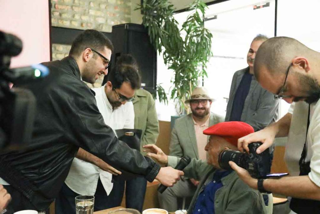 مراسم قرعه‌کشی دو جایزه ویژه فیلم «رُخ»17