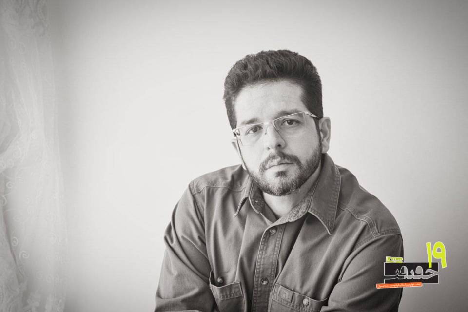 عکاس مستند چشم آگاه روزگار و جامعه است