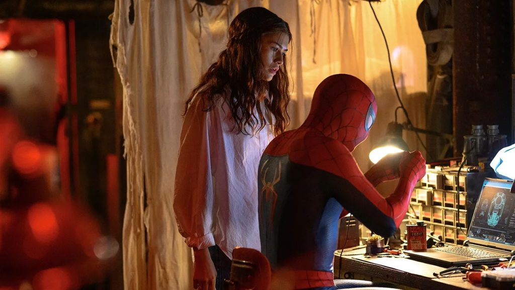 فیلم «مرد عنکبوتی: روزی کاملاً جدید» (Spider-Man: Brand New Day) با بازی تام هالند و زندایا فراتر از همه پیشبینیها ظاهر شد و با ثبت رکوردی تاریخی در نخستین روز اکران، یکی از بزرگترین افتتاحیههای تاریخ سینما را رقم زد.