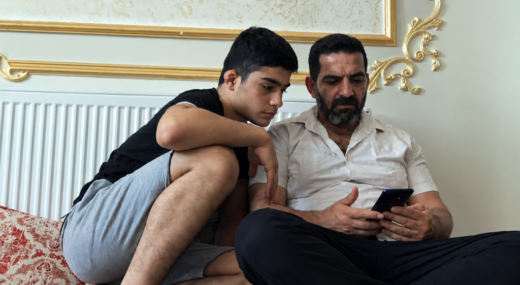 پیشنهاد تماشای مستند/ مستند کولانداز ماجرای خانواده عاشق کشتی و خاطرات نغمه ثمینی از تئاتر