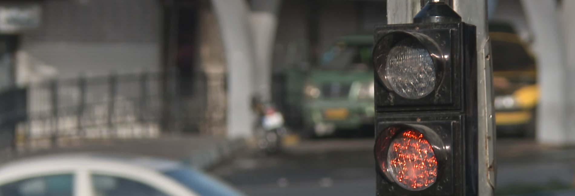 پشت چراغ قرمز