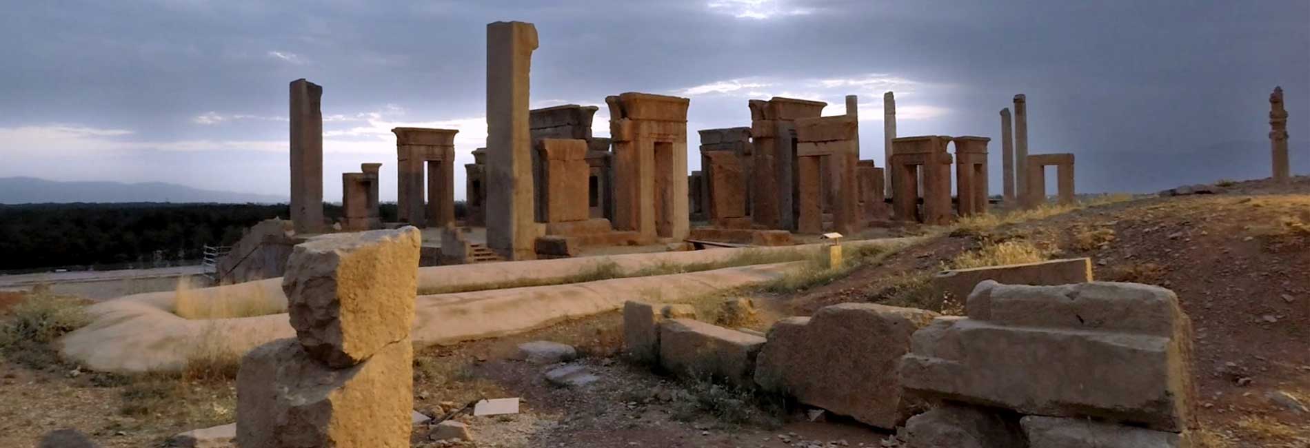 پرواز بر فراز سرزمین خورشید